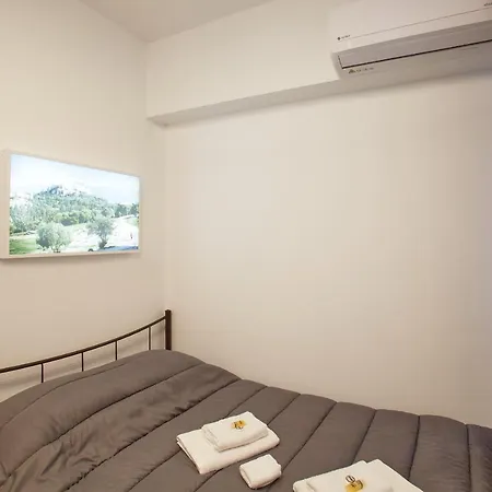 Commercial Apartment *